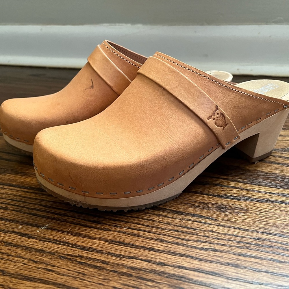 Nude/ tan wooden Sandgren’s clogs, size 39(8-8.5)